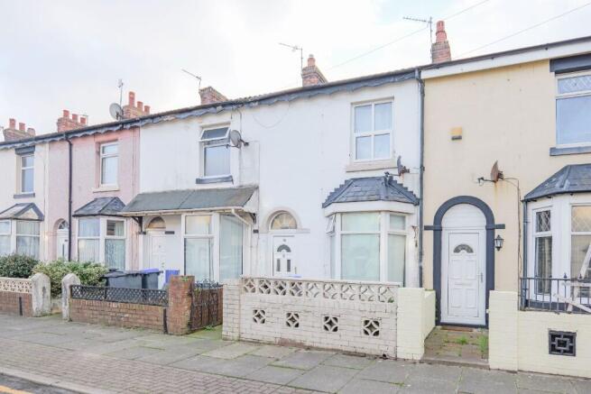 2 bed property, in Lang Street, £68,000