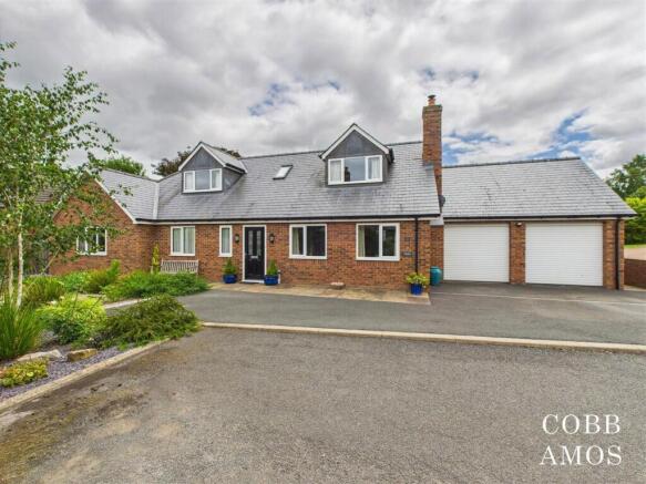 5 bed property, in Paradise Meadows, £450,000