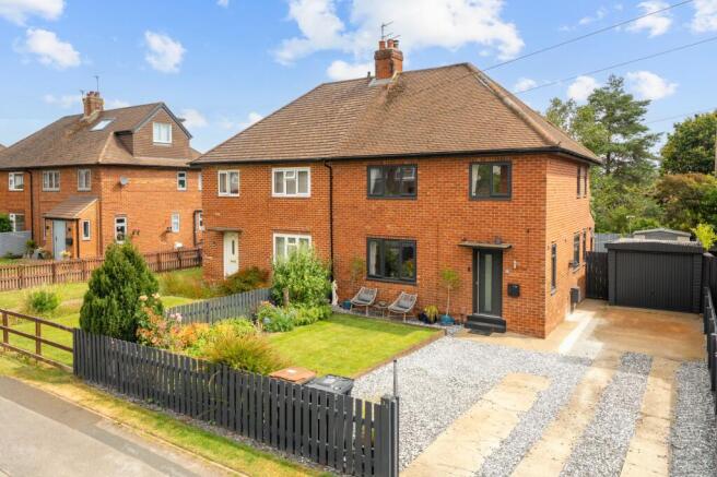 3 bed property, in Ash Road, £450,000
