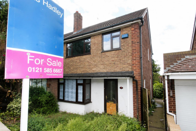 3 bed property, in Walton Close, £205,000