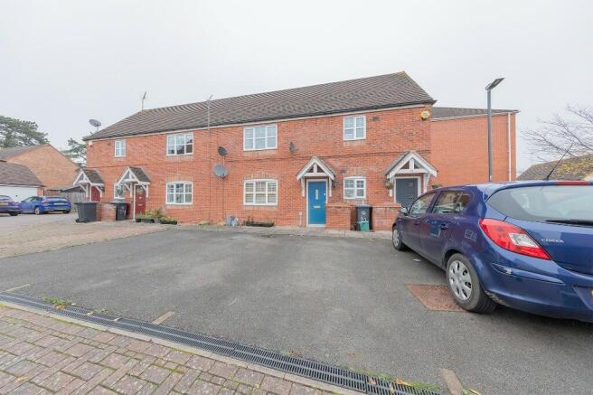 2 bed property, in St. Peters Way, £150,000