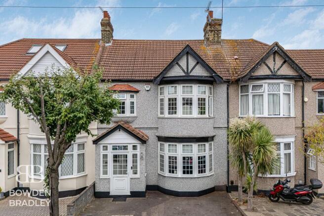 3 bed property, in Hastings Avenue, £550,000