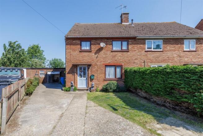 3 bed property, in Churchill Road, £260,000