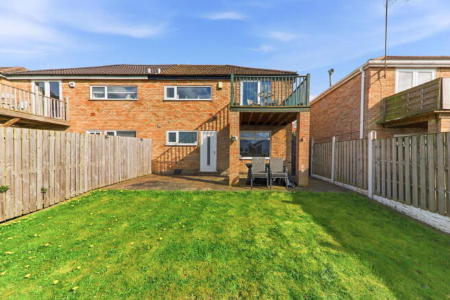 3 bed property, in Dale Park Gardens, £300,000