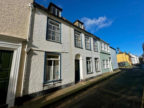 6 bed property, in Middle Street, £350,000