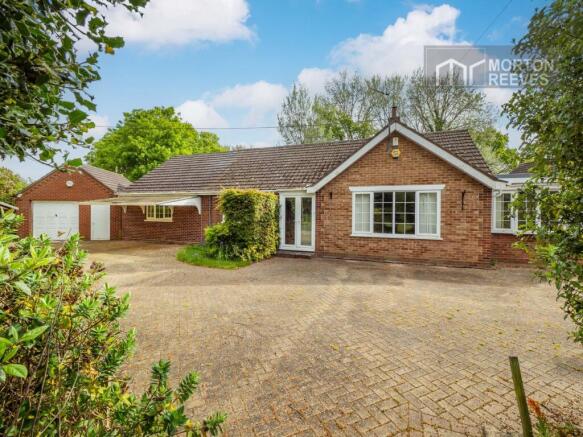 3 bed property, in Oulton Road North, £425,000