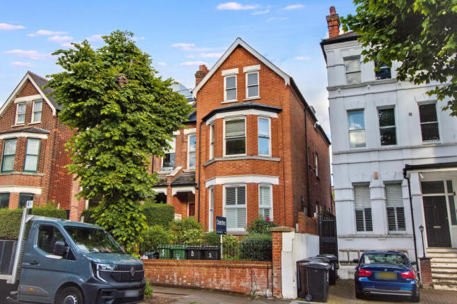 3 bed property, in Minster Road, £400,000