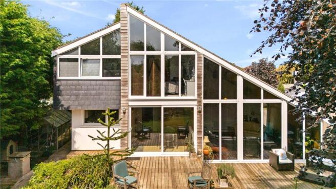 4 bed property, in Southfield Road, £288,000