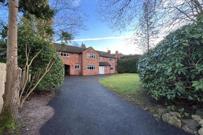 5 bed property, in Park Lane, £1,900,000