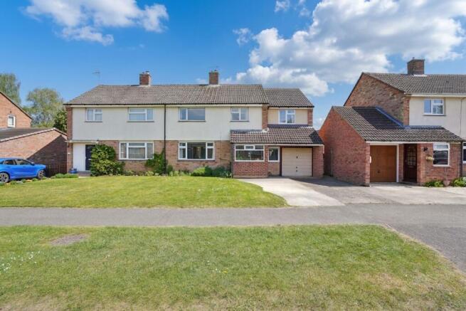 4 bed property, in Hendred Way, £550,000