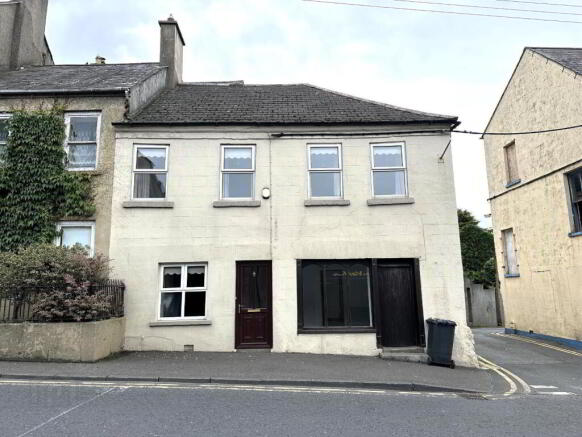 4 bed property, in Dromore Street, £80,000