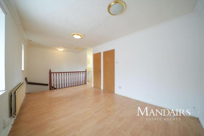 1 bed property, in Farriers Court, £140,000