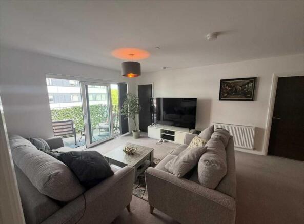 2 bed property, in Southend on Sea SS2, £270,000