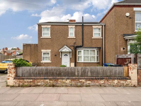 2 bed property, in Welholme Road, £65,000
