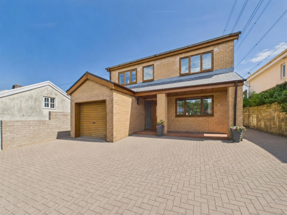 4 bed property, in Crown Road, £360,000