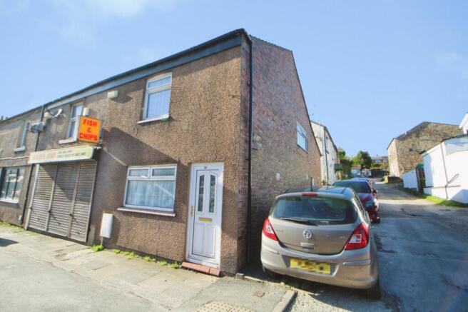 1 bed property, in Market Street, £150,000