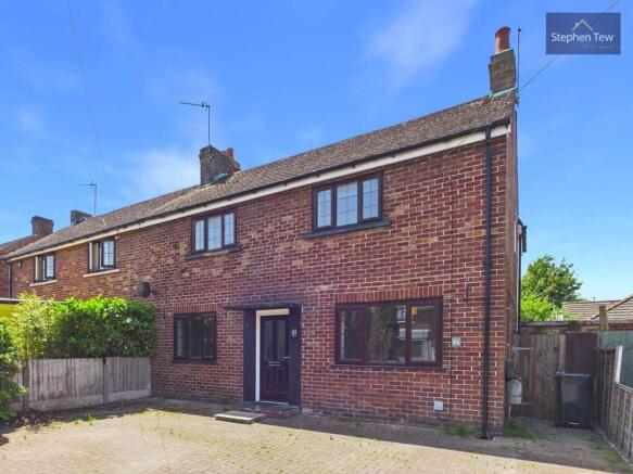 4 bed property, in Chain Lane, £200,000