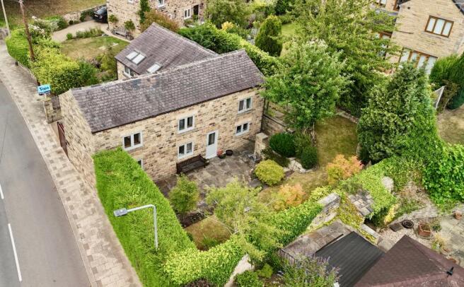 4 bed property, in High Street, £500,000