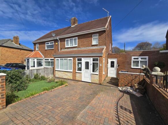 2 bed property, in Woodside Terrace, £130,000