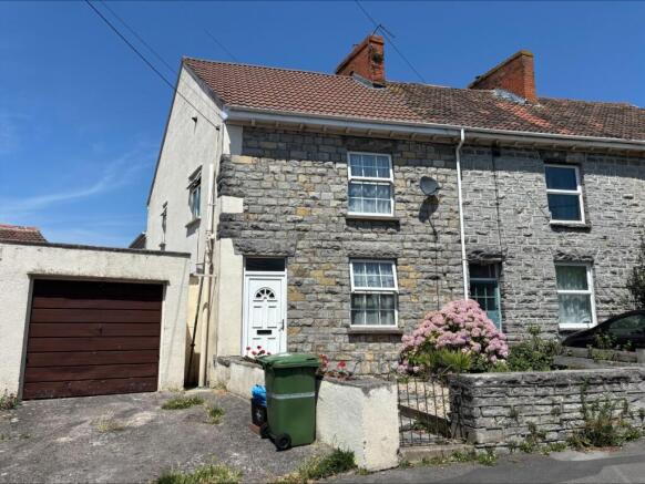 3 bed property, in Street, £275,000