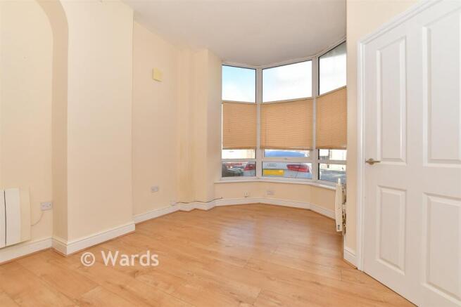 1 bed property, in Cheriton Road, £100,000