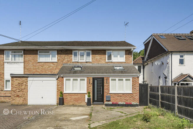 4 bed property, in New Road, £735,000
