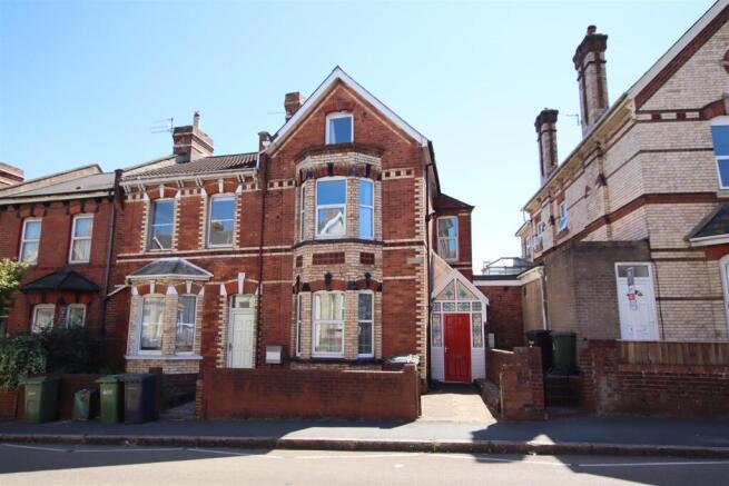 6 bed property, in Pinhoe Road, £525,000