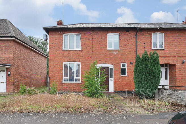 3 bed property, in Danefield Road - NN3, £200,000