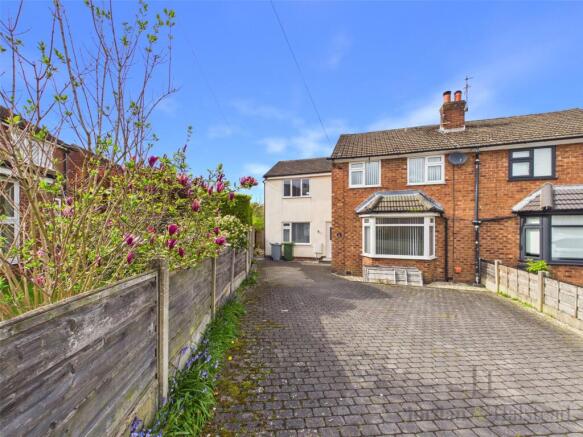 3 bed property, in Annis Close, £499,950