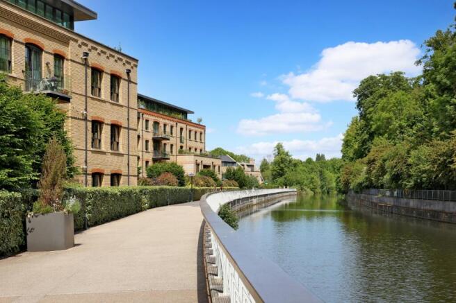 2 bed property, in Glen Island, £735,000