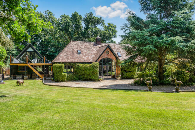 4 bed property, in Ringwood Road, £1,500,000