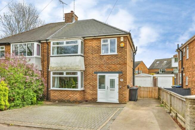3 bed property, in Papplewick Lane, £240,000