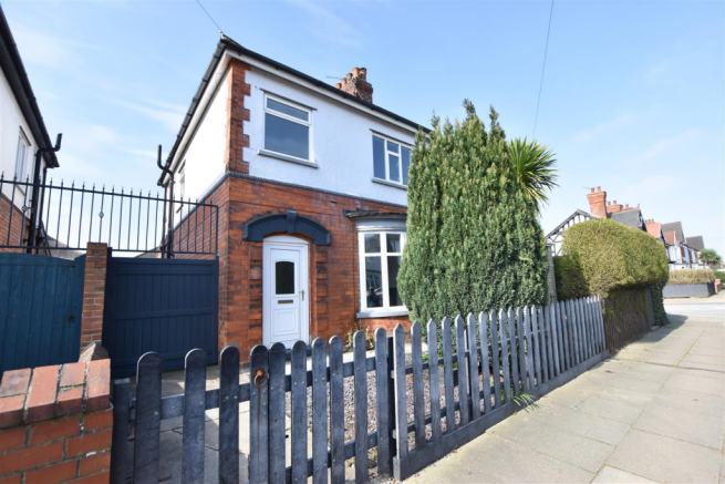 3 bed property, in Heneage Road, £149,950