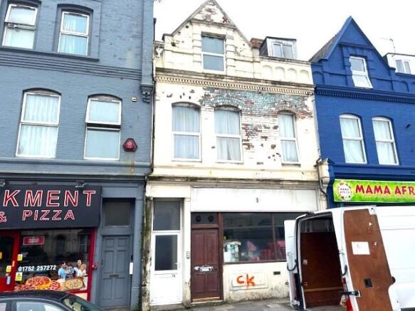 2 bed property, in Embankment Road, £90,000