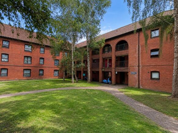 1 bed property, in Barnards Yard, £115,000