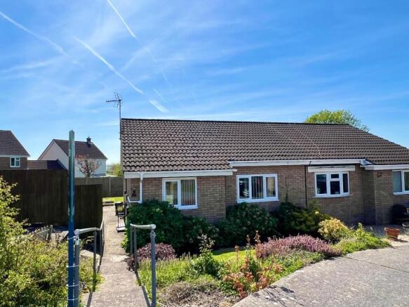 2 bed property, in Bishopswood, £235,000