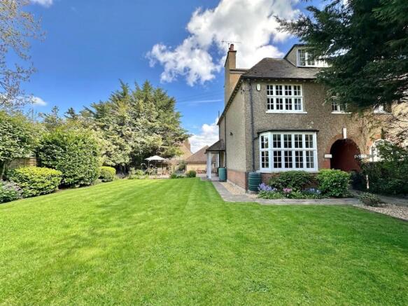 5 bed property, in St. Giles Avenue, £995,000
