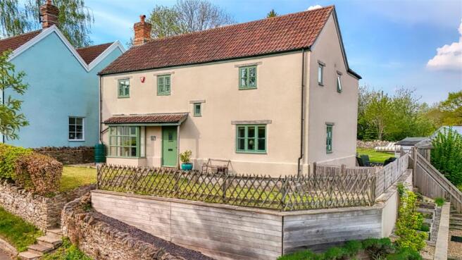 4 bed property, in Springers Hill, £575,000