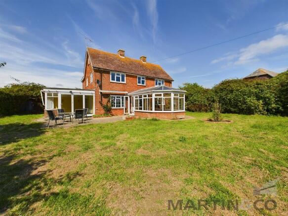 5 bed property, in Cakeham Road, £625,000