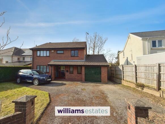 4 bed property, in Llandegla, £300,000