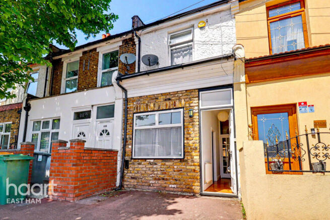 3 bed property, in Market Street, £450,000