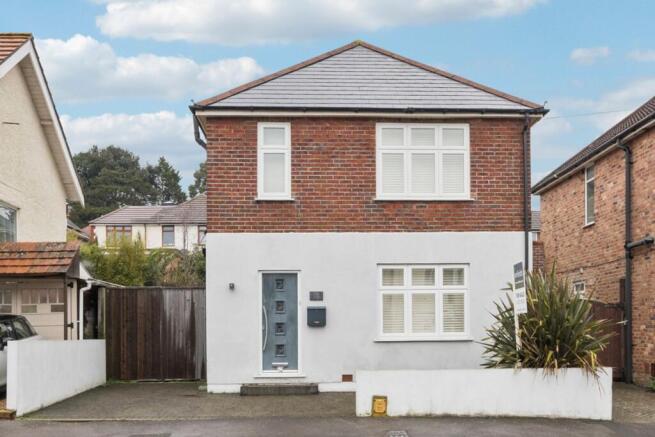 3 bed property, in Queens Road, £415,000