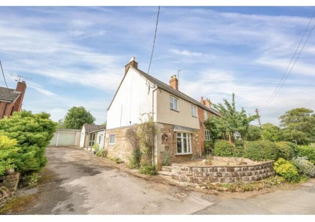 4 bed property, in The Nook, £350,000