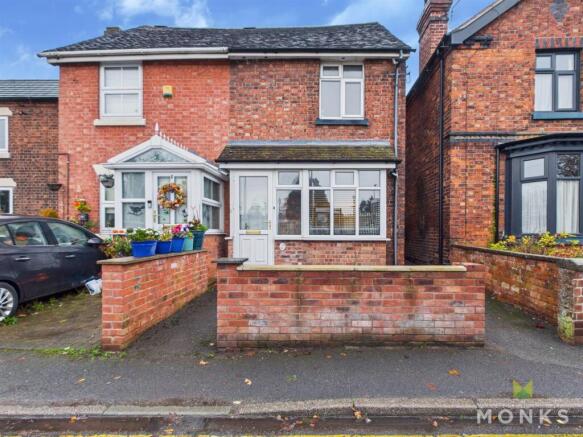 3 bed property, in Aston Road, £230,000