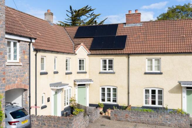 4 bed property, in The Courtyard, £650,000