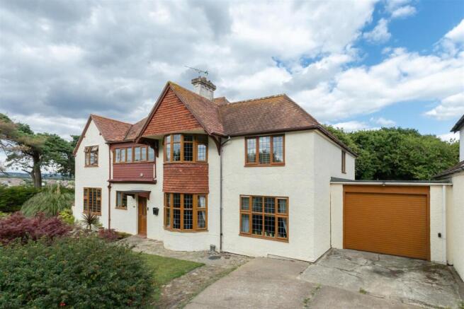 5 bed property, in Glyne Ascent, £700,000