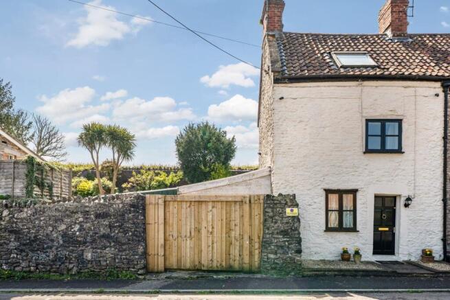 2 bed property, in Town Lane, £260,000