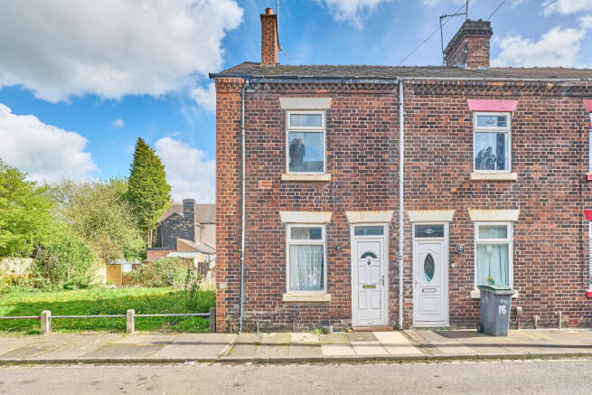 2 bed property, in Fraser Street, £55,000