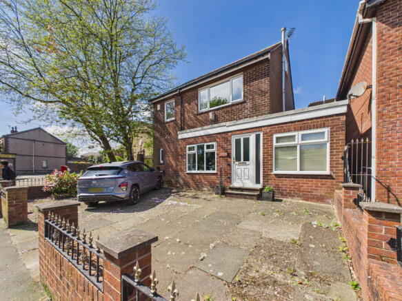 3 bed property, in Lodge Road, £360,000