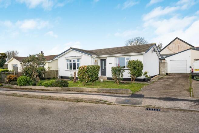 2 bed property, in Chapel Close, £365,000